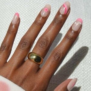 *FREE ADD-ON* Glamnetic Press On Nails Pretty Picnic Short Round